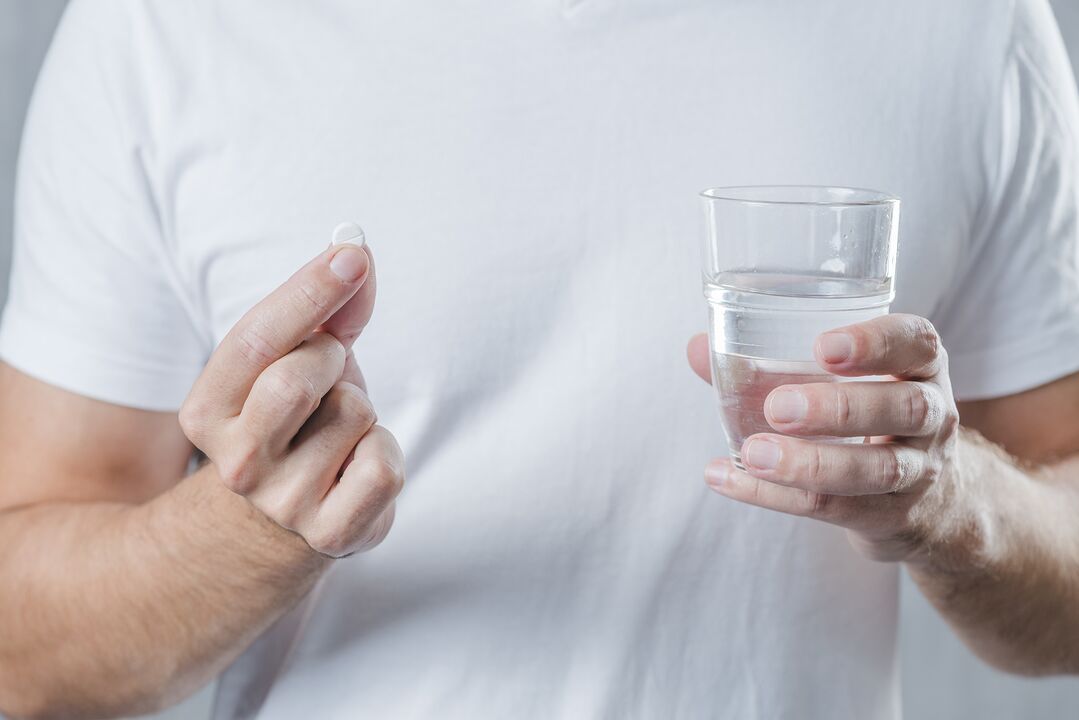 Muž přijímá Zxcvbnmqwert z prostatitidy